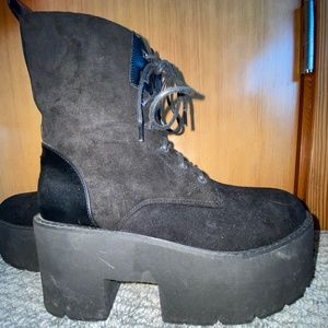 Trendy Black platform boots | Dolls Kill INSPIRED